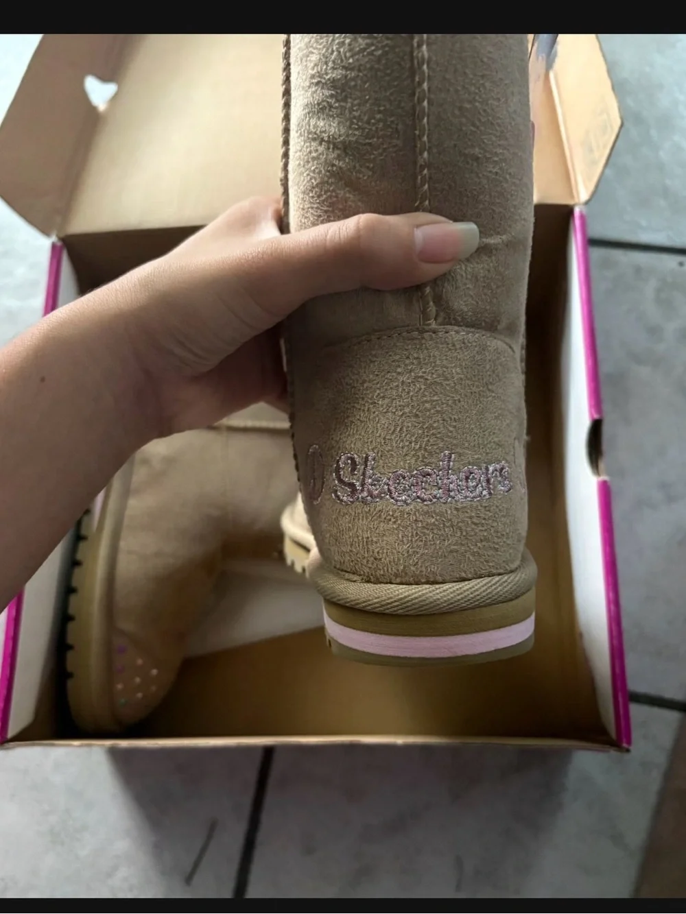 Skechers tan suede